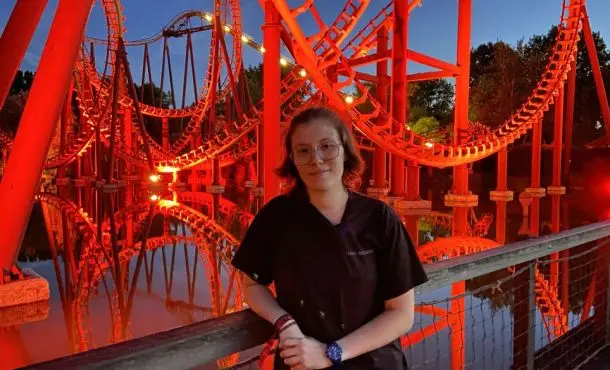 Flavie, étudiante en job d'été au Parc Astérix : "j'adore comprendre comment les attractions fonctionnent"