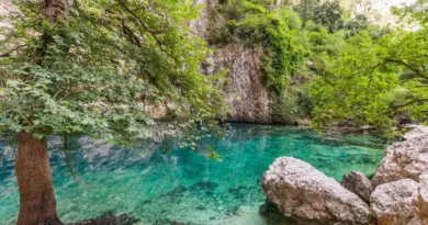Source de la Sorgue Fontaine-de-Vaucluse omagazine.fr