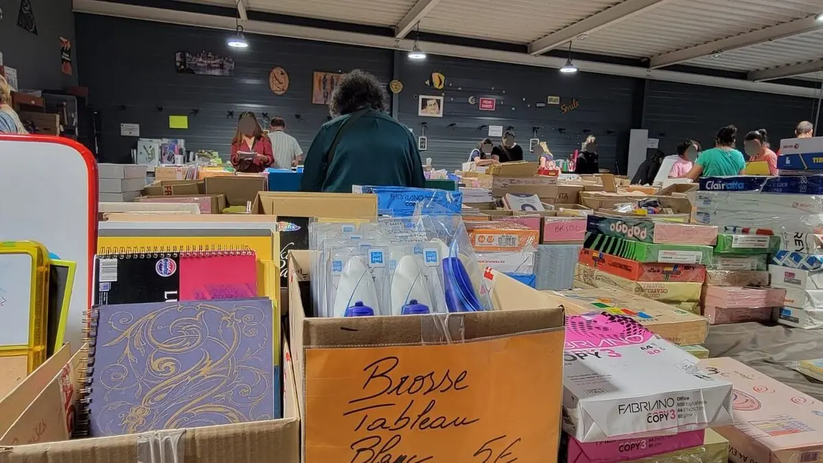 Fournitures scolaires : chez Emmaüs Longjumeau, « on trouve de tout » à prix cassés