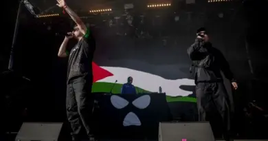 "Free Palestine" : face à la polémique, le groupe Kneecap évoque Gaza pendant son concert à Rock en Seine