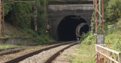 Gironde : deux adolescentes mortellement percutées par un train