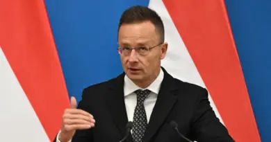 Guerre en Ukraine: la Hongrie est prête à accueillir un sommet Poutine-Zelensky si on le lui demande