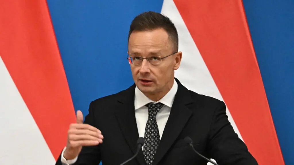 Guerre en Ukraine: la Hongrie est prête à accueillir un sommet Poutine-Zelensky si on le lui demande