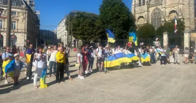 Guerre en Ukraine : un rassemblement de soutien ce dimanche au Mans, une centaine de personnes réunies - ici
