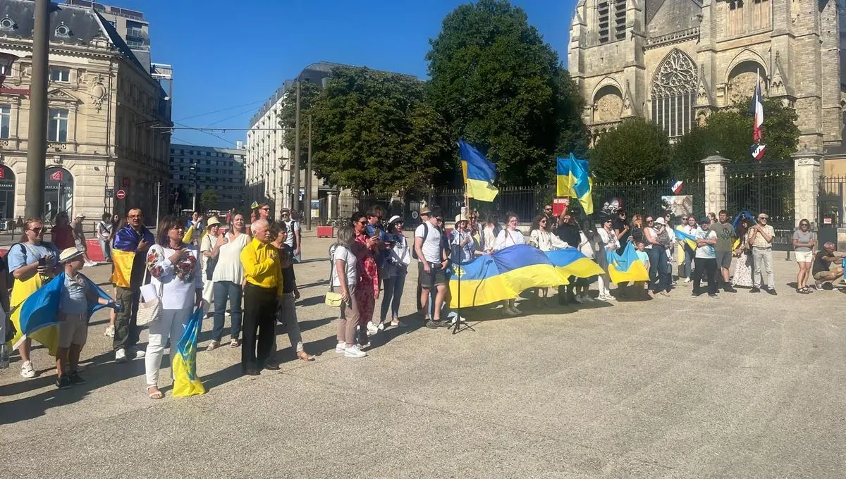 Guerre en Ukraine : un rassemblement de soutien ce dimanche au Mans, une centaine de personnes réunies - ici