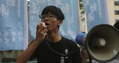 Hong Kong: le militant pro-démocratie Tony Chung obtient l'asile au Royaume-Uni