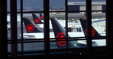 Hôtesses et stewards en grève, tous les vols d'Air Canada annulés