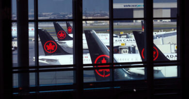 Hôtesses et stewards en grève, tous les vols d'Air Canada annulés