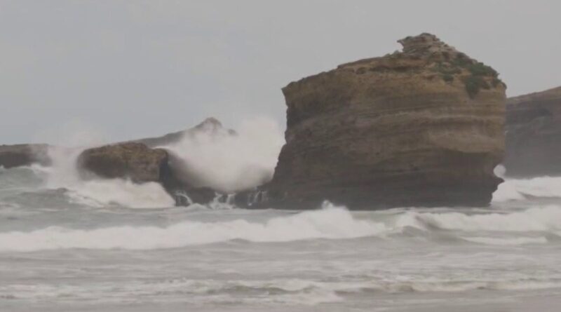 Houle cyclonique dans le Sud-Ouest : des vagues jusqu'à cinq mètres de haut attendues sur la côte Atlantique cet après-midi