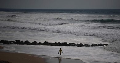 Houle « cyclonique » sur la façade atlantique : des appels à la prudence malgré une atténuation du phénomène mercredi