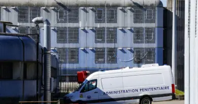 INFO FRANCEINFO. Un prévenu de la prison de Bois-d'Arcy accuse des détenus et des surveillants de violences et de menaces, une enquête ouverte