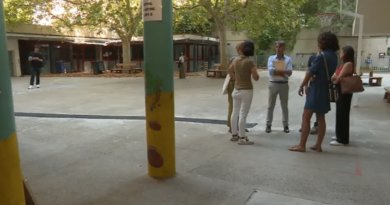 "Ici, 369 000 Euros ont été investis", visite de chantier des écoles rénovées pendant les vacances à Marseille