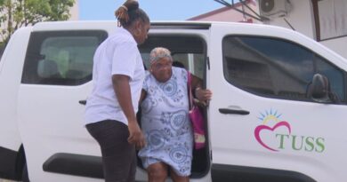 "Ici, je me forme et j’aide mes petites mamies" : l’association Emery DOM lie insertion professionnelle et solidarité avec les seniors