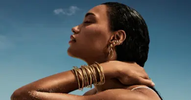 Ils ne craignent pas la crème solaire, ni le soleil : ces bijoux qu’on peut porter à la plage