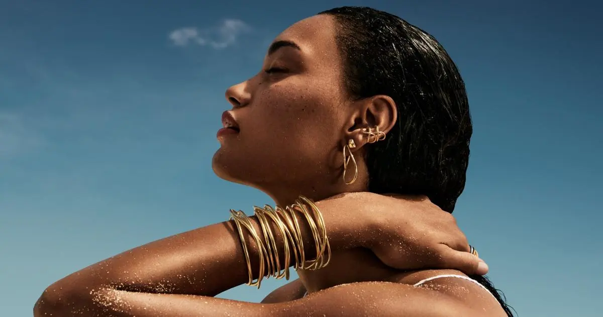 Ils ne craignent pas la crème solaire, ni le soleil : ces bijoux qu’on peut porter à la plage