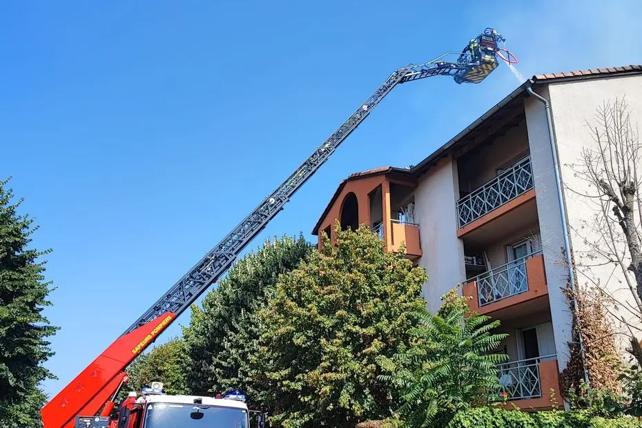 Incendie dans une résidence en pleine ville : 5 appartements détruits, 19 personnes relogées