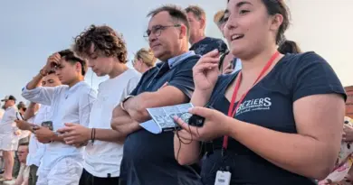 Insolite : La guide qui chuchotait à l'oreille des (apprentis) aficionados - Dis-leur !