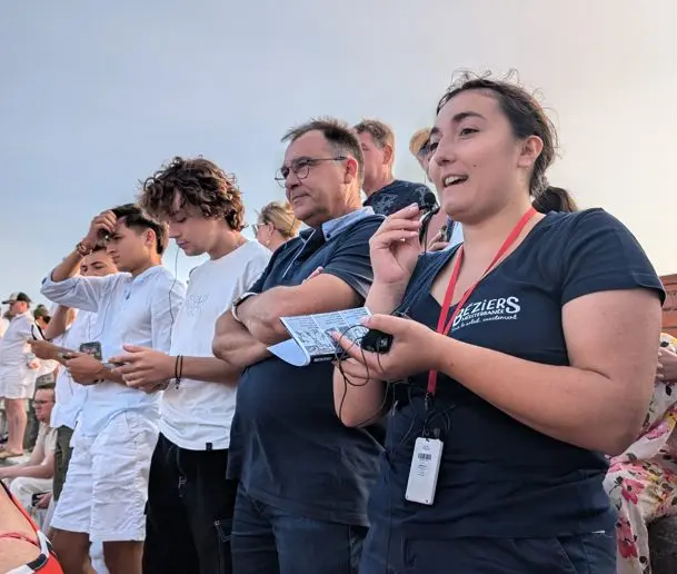 Insolite : La guide qui chuchotait à l'oreille des (apprentis) aficionados - Dis-leur !