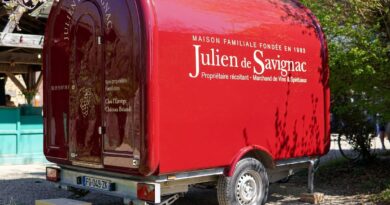Insolite : un wine truck, cave itinérante, pour déguster les vins du Périgord lors de vos événements - ici