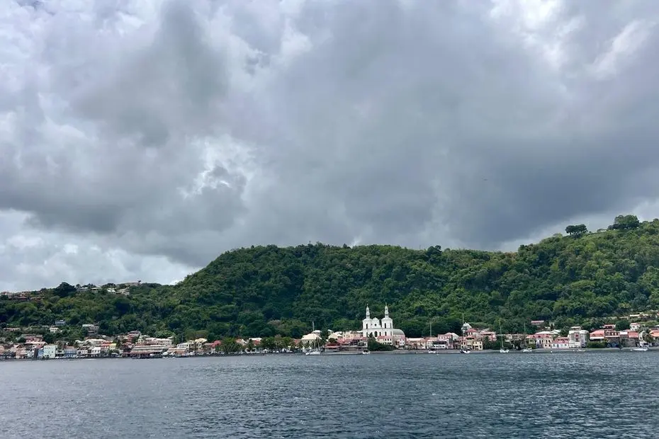 Intoxication alimentaire lors d’un mariage à Saint-Pierre : une invitée décède, une enquête ouverte