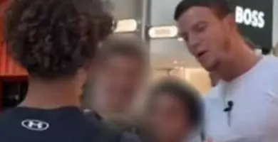 "J'ai regardé tes films de cul": l'influenceur controversé AD Laurent mal à l'aise devant une dizaine d'enfants à Cap 3000