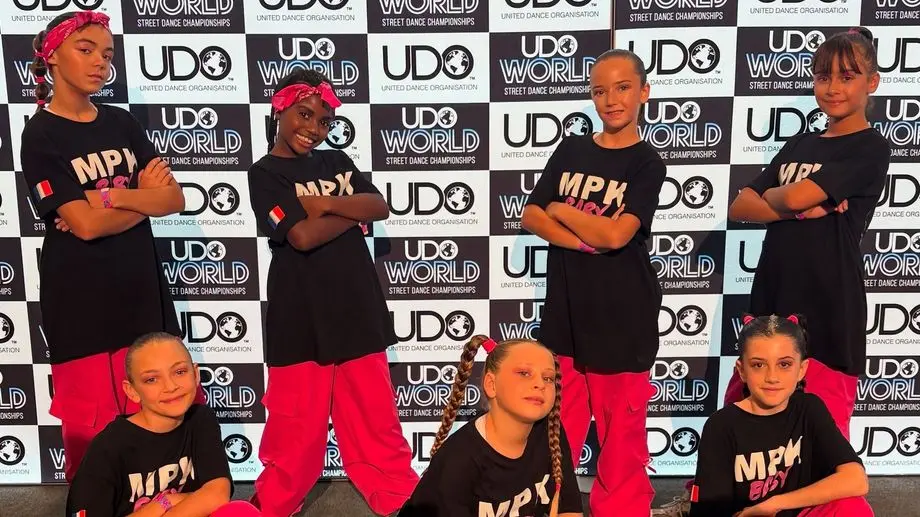 "J'ai vu tout le monde pleurer" : quand de jeunes danseuses disputent les championnat du monde de hip hop en Angleterre
