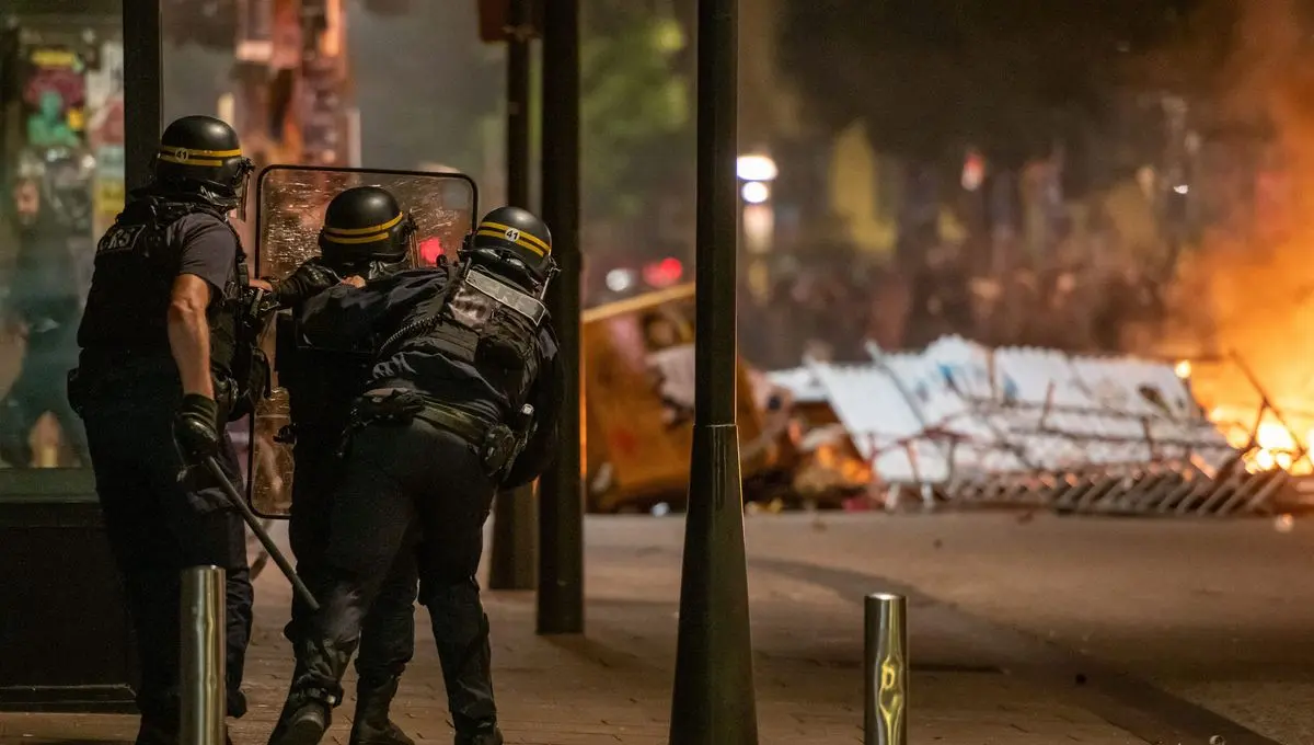 "Jamais vu un débordement comme ça" raconte ce commerçant, au cœur des affrontements en marge du Festival d'Aurillac - ici