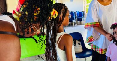 "Je serai le plus beau de mon lycée" : la joie de jeunes bénéficiaires d'une action de coiffure solidaire