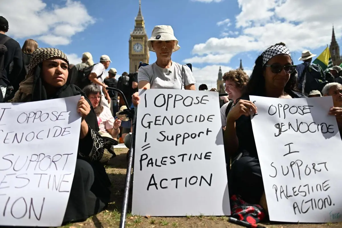« Je soutiens Palestine Action » : quatre questions sur l’interpellation « massive » de manifestants propalestiniens au Royaume-Uni