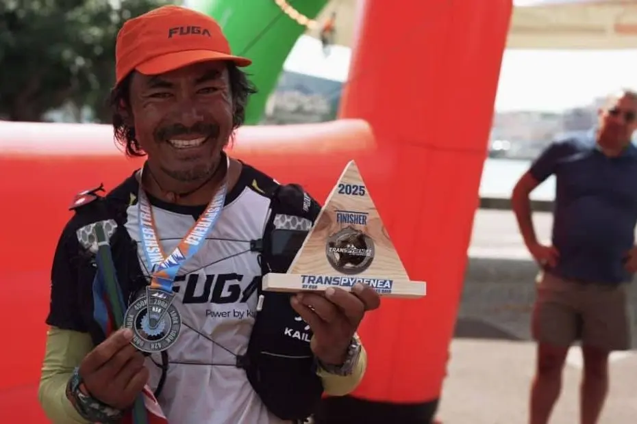 "Je suis surpris de moi-même" : invincible, l'ultra-traileur Sangé Sherpa remporte la Transpyrenea sur plus de 800 kilomètres !