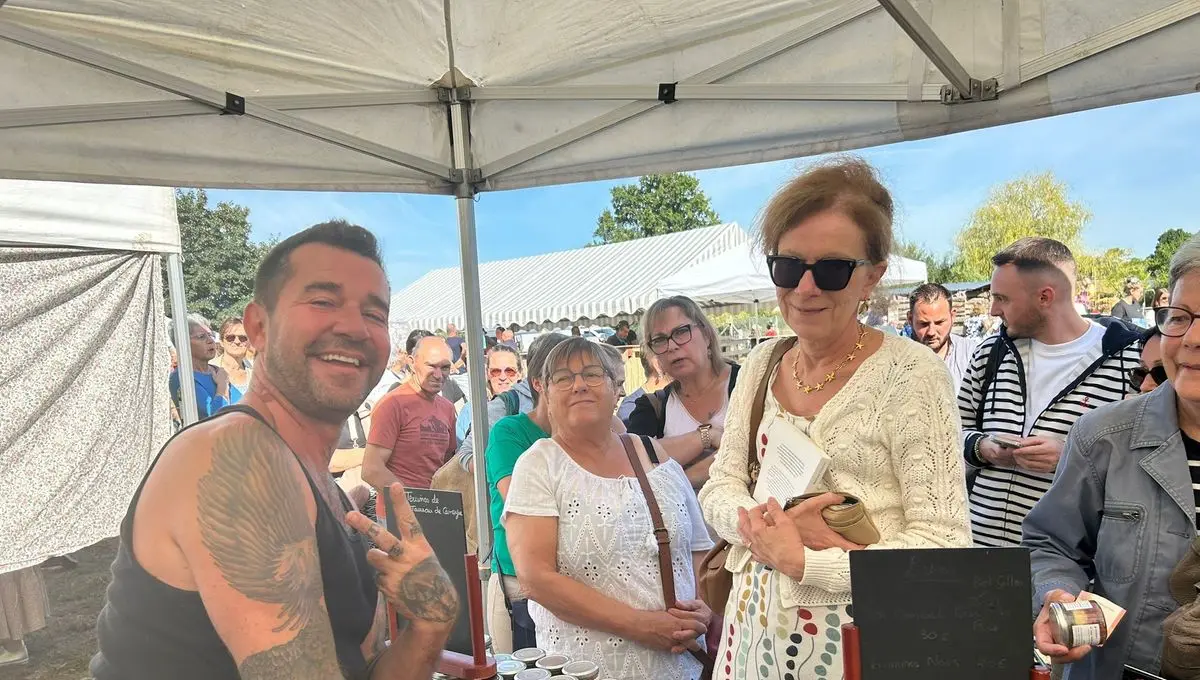 "J'en ai des frissons" : à Cléré-les-pins, les fans de "L'amour est dans le pré" rencontrent les anciens participants - ici