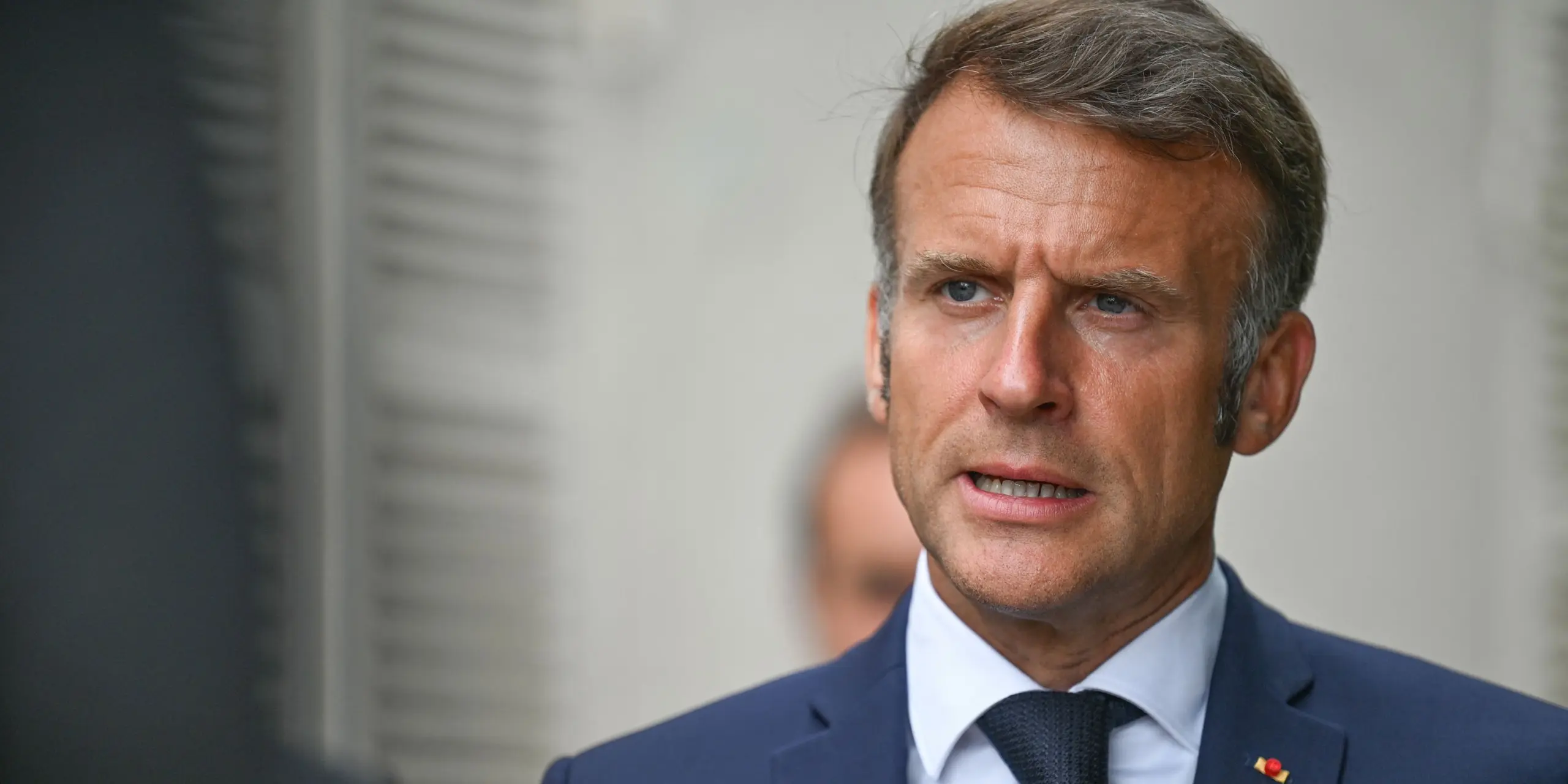 «J'espère qu'il restera jusqu'en 2027» : avant une rentrée politique qui s'annonce tendue, Macron réitère sa confiance en Bayrou