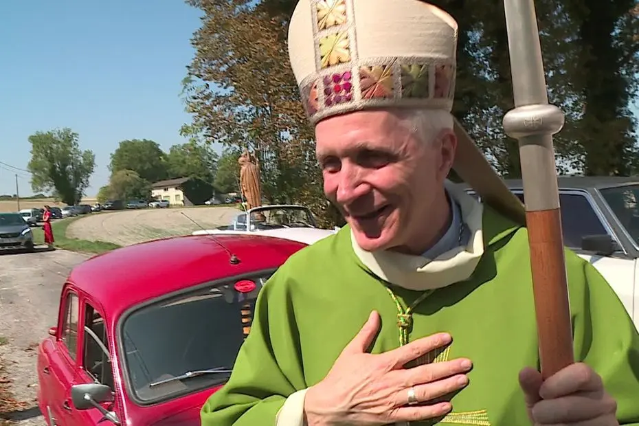"Jésus est mon airbag" : pour la Saint-Christophe, les voitures se bénissent "pour se sentir plus protégé lors des voyages"