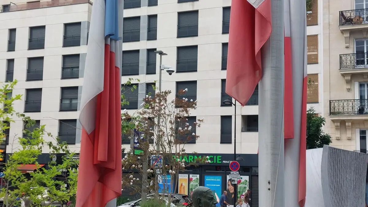 Joinville-le-Pont : le maire, ex-pharmacien, met les drapeaux en berne en soutien à la grève de ses confrères