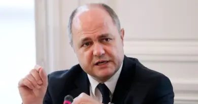 Jusqu'à 14 CDD cumulés: l'ancien ministre PS Bruno Le Roux jugé en novembre pour l'emploi illégal de ses filles