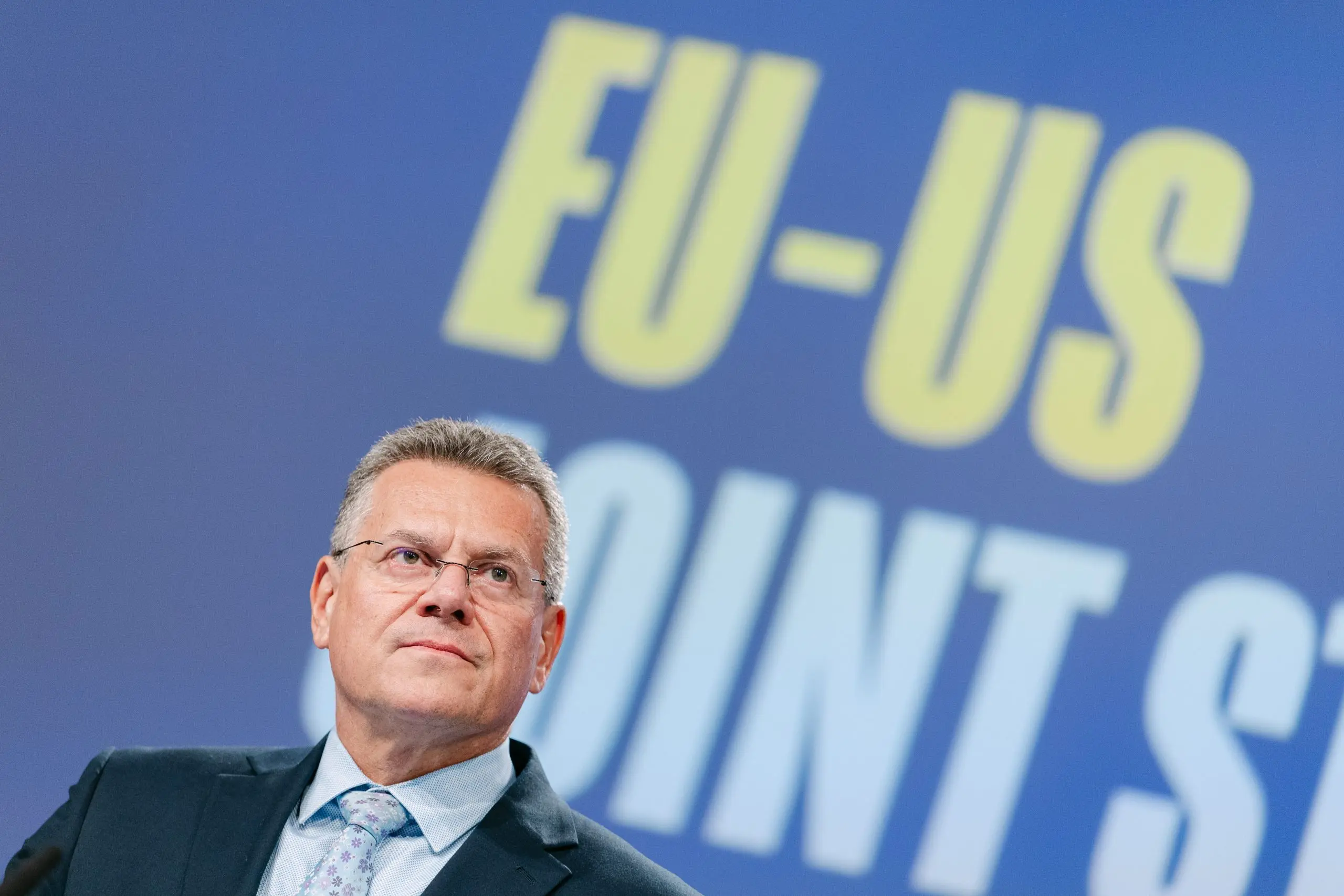 L’UE et les États-Unis finalisent l’accord commercial trouvé en juillet - Euractiv FR