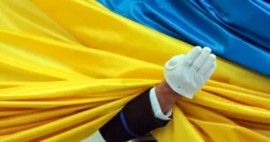 L'Ukraine célèbre la Journée du drapeau national