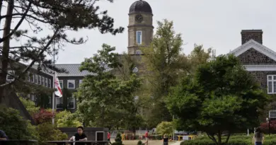 L’Université Dalhousie met en lock-out des professeurs
