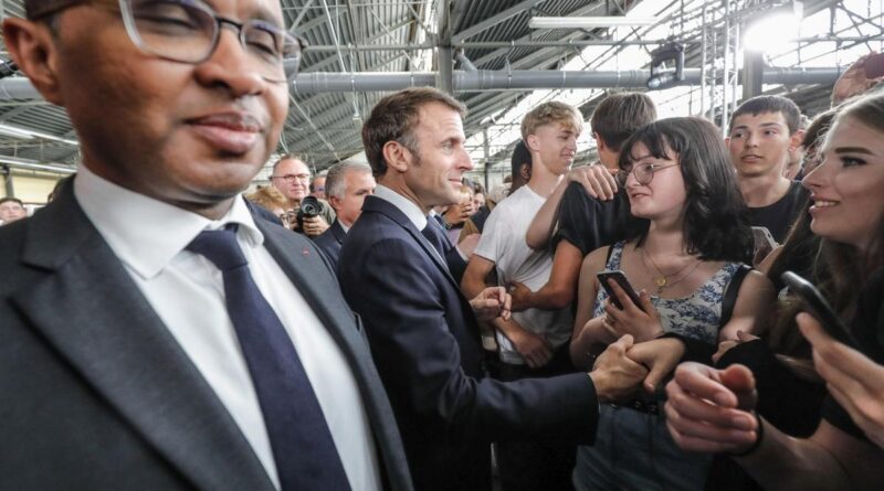 La CGT convoquée au commissariat pour avoir coupé l’électricité pendant une visite d’Emmanuel Macron