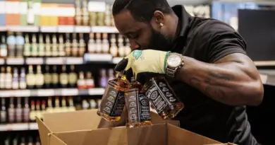 La SAQ se prépare à détruire 300 000 $ d’alcools américains retirés des ventes