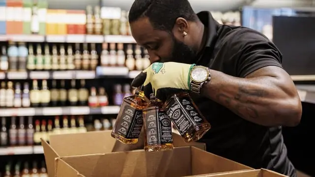 La SAQ se prépare à détruire 300 000 $ d’alcools américains retirés des ventes