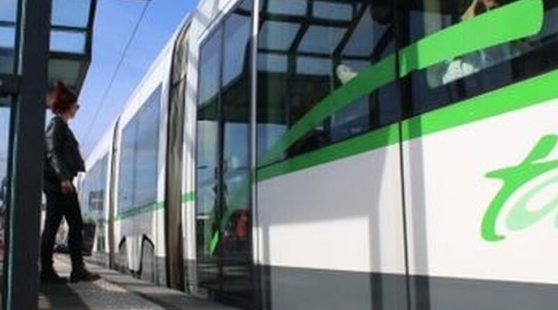 La conductrice d’un tramway sous le choc après une collision avec une voiture à Nantes