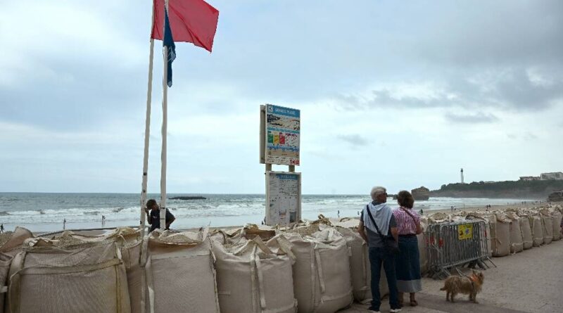La côte atlantique face à une "puissante houle", drapeaux rouges sur les plages