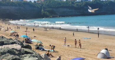 "La côte basque, c'est devenu la Côte d'Azur !" : ces habitants d'Anglet regrettent l'afflux de touristes sur la plage - ici