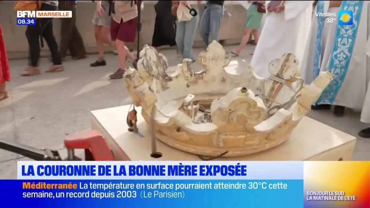 La couronne de la bonne mère exposée