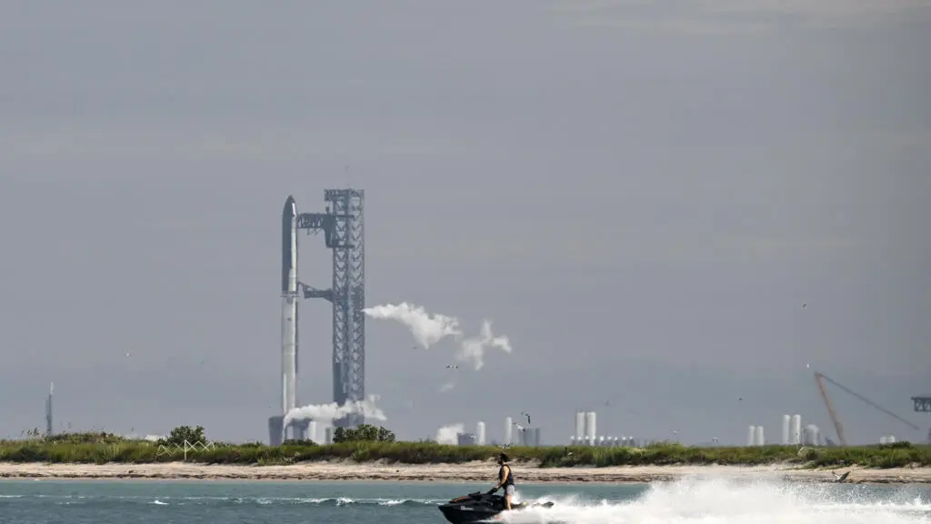 La mauvaise météo provoque le report du lancement de la mégafusée Starship