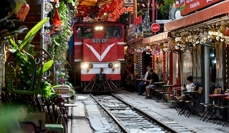 La rue du train à Hanoï: un lieu unique maintes fois destiné à fermer, sauvé par ses touristes