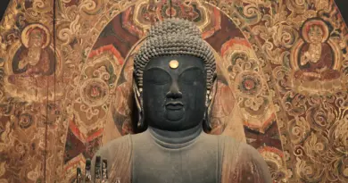 La statue de Shakyamuni debout