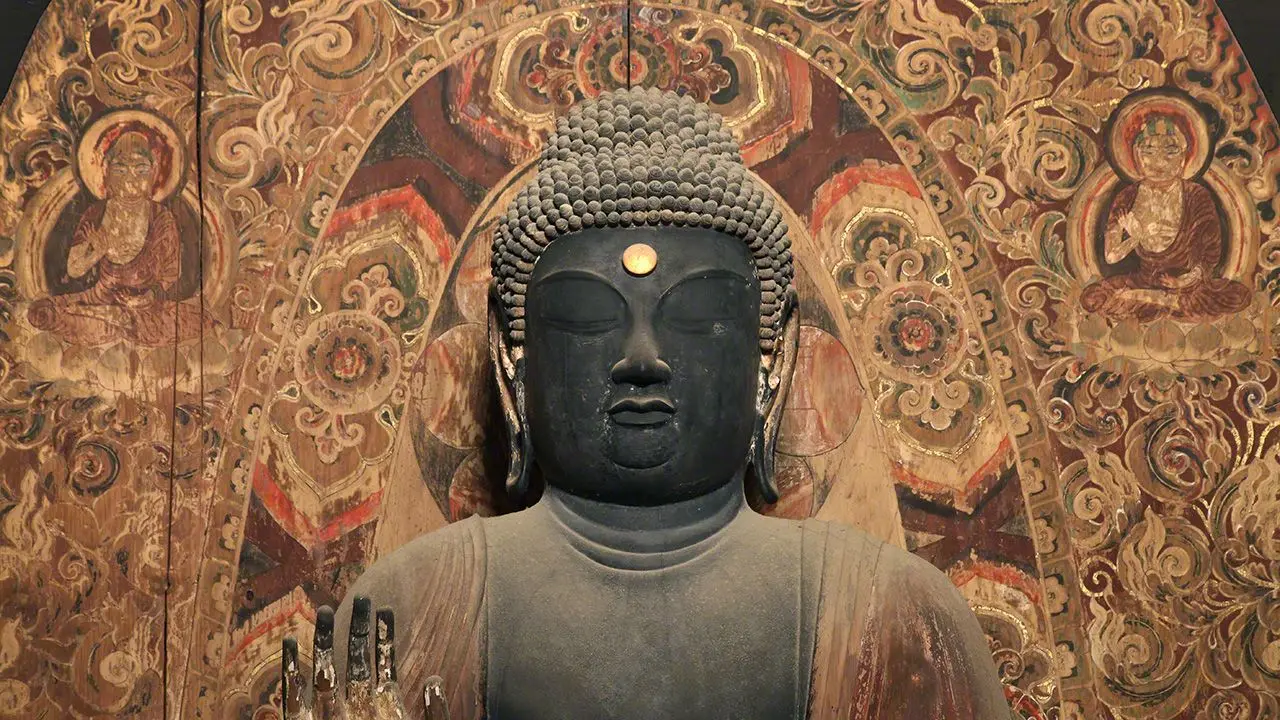 La statue de Shakyamuni debout