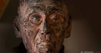 La statue du vieux moine Chôgen assis